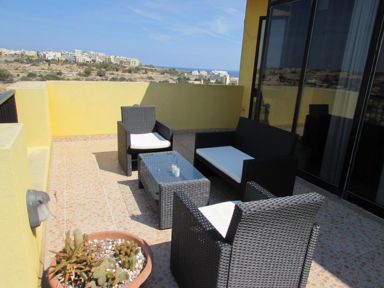 Panoramic Penthouse In Marsascala Which Enjoys Sea And Country Views Apartment Marsaskala Exterior photo